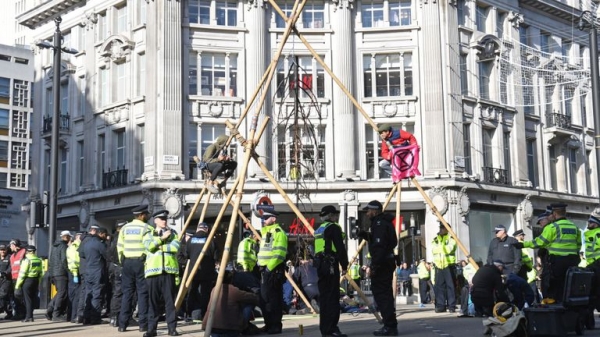 Extinction Rebellion protester arrested after three hours on Big Ben scaffolding
Extinction Rebellion protester arrested after three hours on Big Ben scaffolding