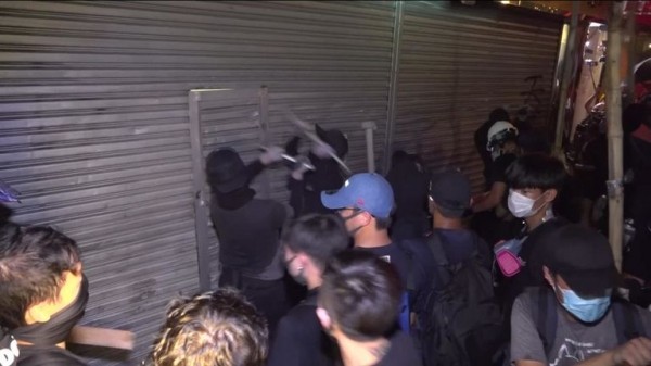 Hong Kong to ban protesters from wearing masks, Carrie Lam confirms
Hong Kong to ban protesters from wearing masks, Carrie Lam confirms