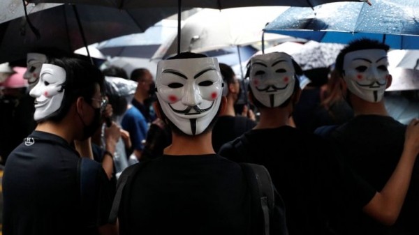 Hong Kong: Violence flares again as pro-democracy protesters defy mask ban
Hong Kong: Violence flares again as pro-democracy protesters defy mask ban