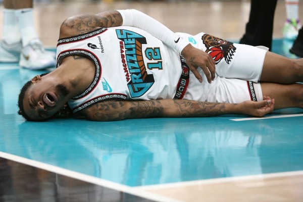 Oklahoma City Thunder overturn 29-point deficit to take a 3-0 series lead over Grizzlies after Ja Morant leaves game injured
Oklahoma City Thunder overturn 29-point deficit to take a 3-0 series lead over Grizzlies after Ja Morant leaves game injured