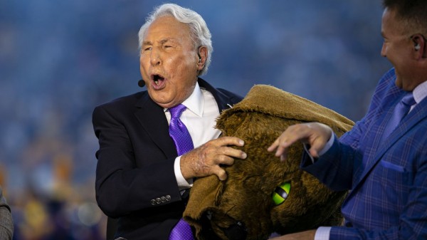 Iconic ESPN broadcaster Lee Corso to retire from ‘College Gameday’
Iconic ESPN broadcaster Lee Corso to retire from ‘College Gameday’