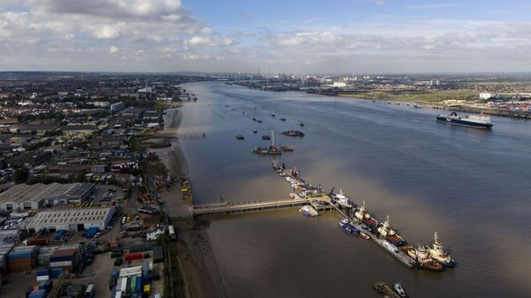 'Concerning' levels of E.coli found in River Thames before Boat Race, campaigners say 'Concerning' levels of E.coli found in River Thames before Boat Race, campaigners say
