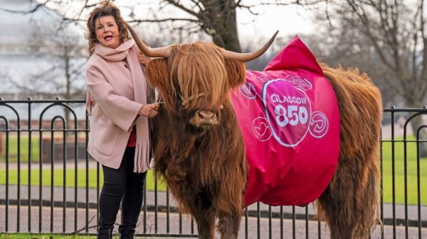 Elaine C Smith grazes cows on Glasgow Green to mark receiving city's highest honour Elaine C Smith grazes cows on Glasgow Green to mark receiving city's highest honour
