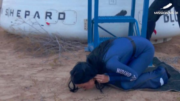 Katy Perry floats in space as part of star-studded all-female Blue Origin mission Katy Perry floats in space as part of star-studded all-female Blue Origin mission