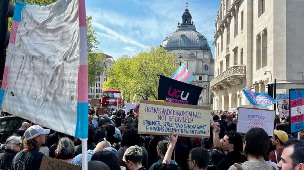 Labour WhatsApp messages on Supreme Court ruling point to future tensions on trans issues Labour WhatsApp messages on Supreme Court ruling point to future tensions on trans issues