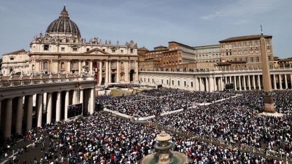 Pope delivers Easter blessing in first significant public appearance since illness
