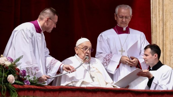 Pope delivers Easter blessing in first significant public appearance since illness