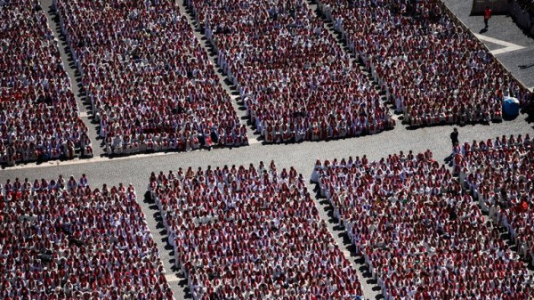Pope Francis funeral: 250,000 people bid farewell to pontiff who said 'build bridges, not walls' Pope Francis funeral: 250,000 people bid farewell to pontiff who said 'build bridges, not walls'