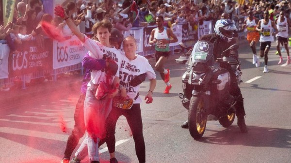 Protesters throw powder on Tower Bridge during London Marathon Protesters throw powder on Tower Bridge during London Marathon