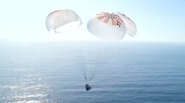 SpaceX tourists return to Earth after historic flight SpaceX tourists return to Earth after historic flight