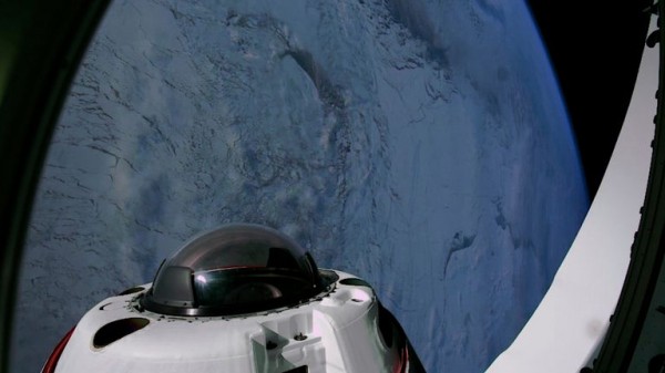SpaceX tourists return to Earth after historic flight SpaceX tourists return to Earth after historic flight