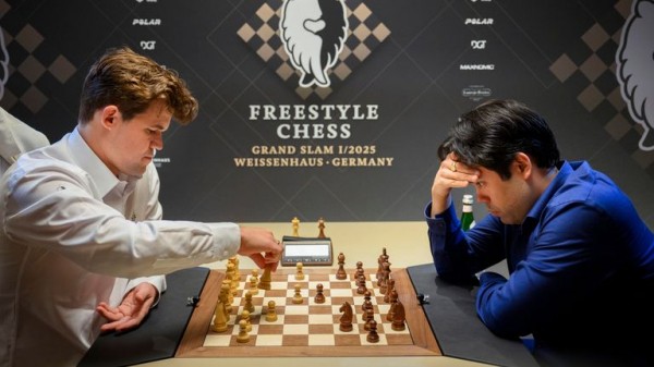 Chess grandmaster playing match against 140,000 people reveals expected result Chess grandmaster playing match against 140,000 people reveals expected result