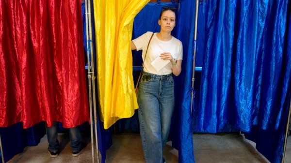 Nicusor Dan beats hard-right favourite George Simion in Romanian election