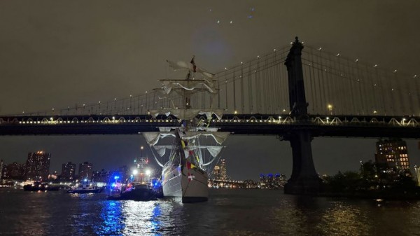 One dead after Mexican navy training ship hits New York's Brooklyn Bridge - as mayor says at least 19 injured One dead after Mexican navy training ship hits New York's Brooklyn Bridge - as mayor says at least 19 injured