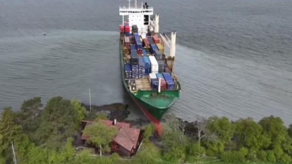 Seriously deep sleeper not woken up by ship crashing in his garden Seriously deep sleeper not woken up by ship crashing in his garden