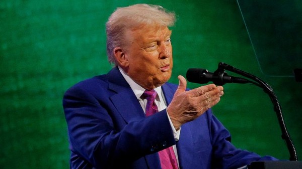 Trump to lift sanctions on Syria - as he announces $600bn deal with Saudi Arabia Trump to lift sanctions on Syria - as he announces $600bn deal with Saudi Arabia
