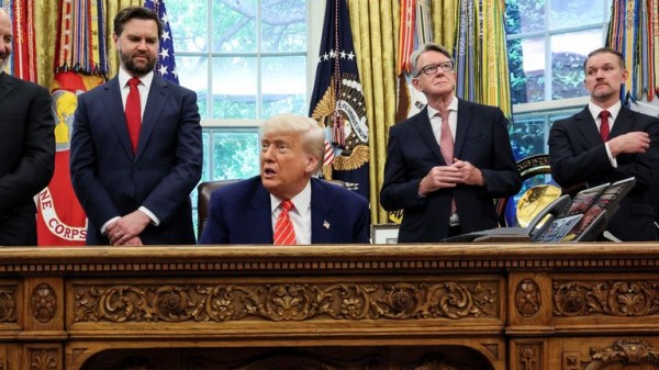Trump's big reveal of trade deal with UK was awkward spectacle Trump's big reveal of trade deal with UK was awkward spectacle