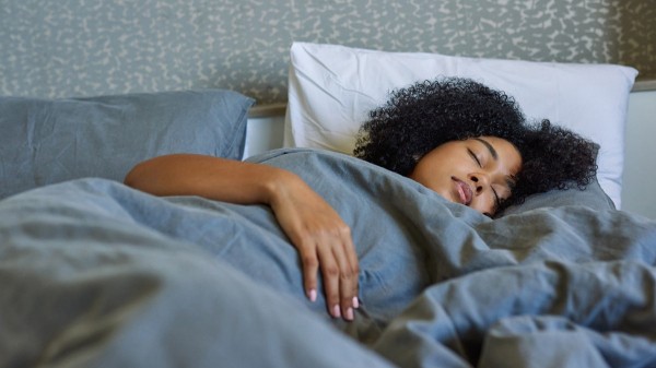 How to choose the best sleeping position for you, according to the experts How to choose the best sleeping position for you, according to the experts