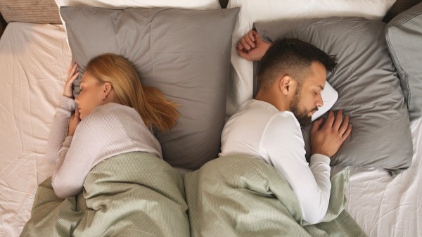 How to choose the best sleeping position for you, according to the experts How to choose the best sleeping position for you, according to the experts