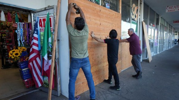 Los Angeles protests: Curfew comes into force - as California's governor steps up his attack on Donald Trump Los Angeles protests: Curfew comes into force - as California's governor steps up his attack on Donald Trump