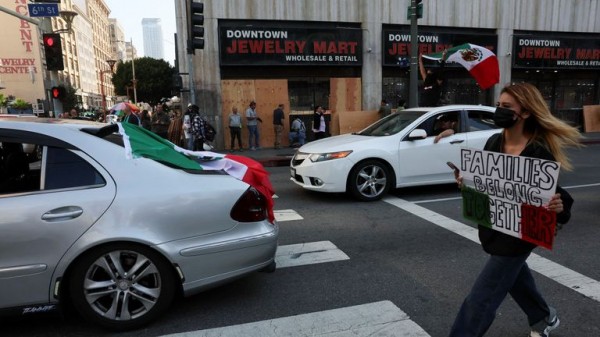 Los Angeles protests: Curfew comes into force - as California's governor steps up his attack on Donald Trump Los Angeles protests: Curfew comes into force - as California's governor steps up his attack on Donald Trump