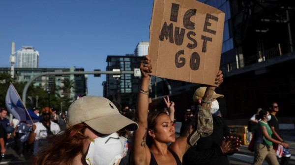 Los Angeles protests: Curfew comes into force - as California's governor steps up his attack on Donald Trump Los Angeles protests: Curfew comes into force - as California's governor steps up his attack on Donald Trump