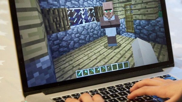 Minecraft users targeted by criminals posing as game coders Minecraft users targeted by criminals posing as game coders
