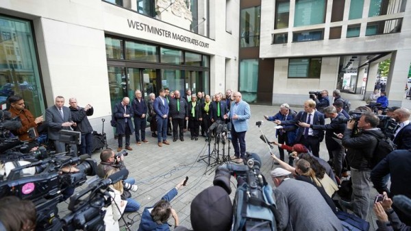 Police admit failures in Harry Dunn case after report finds officers prioritised suspect's welfare Police admit failures in Harry Dunn case after report finds officers prioritised suspect's welfare