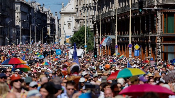 Thousands defy ban to join Pride march in Budapest