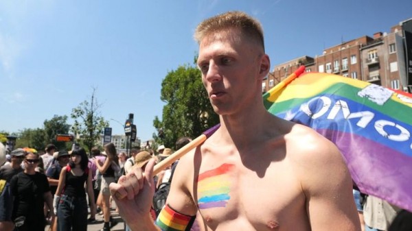 Thousands defy ban to join Pride march in Budapest