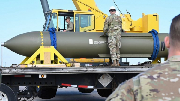 US warplanes transit through UK as Trump considers striking Iran US warplanes transit through UK as Trump considers striking Iran