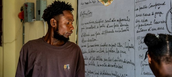 Desks become beds as Haitian school shelters people displaced by violence
Desks become beds as Haitian school shelters people displaced by violence