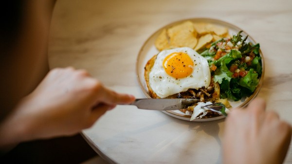 Eating these common foods could reduce Alzheimer's risk, experts say Eating these common foods could reduce Alzheimer's risk, experts say