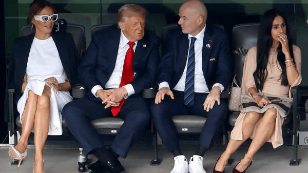 Doctors react to alleged Trump health concerns as photos show swelling and bruising Doctors react to alleged Trump health concerns as photos show swelling and bruising