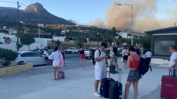 Greece: Wildfire tears through southern Crete - forcing more than 1,500 to flee homes and hotels Greece: Wildfire tears through southern Crete - forcing more than 1,500 to flee homes and hotels