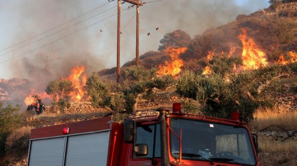 Greece: Wildfire tears through southern Crete - forcing more than 1,500 to flee homes and hotels Greece: Wildfire tears through southern Crete - forcing more than 1,500 to flee homes and hotels