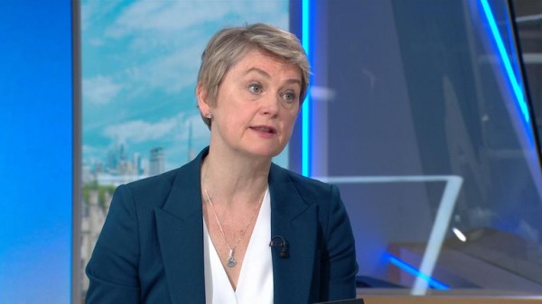 What is the UK-France migrant returns deal, who will be returned and how many?