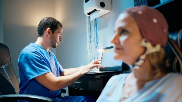 Early Alzheimer&rsquo;s signs detected in 3 minutes with new brainwave test