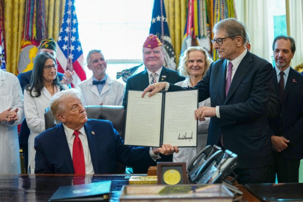 Trump signs executive order supporting medical marijuana Trump signs executive order supporting medical marijuana